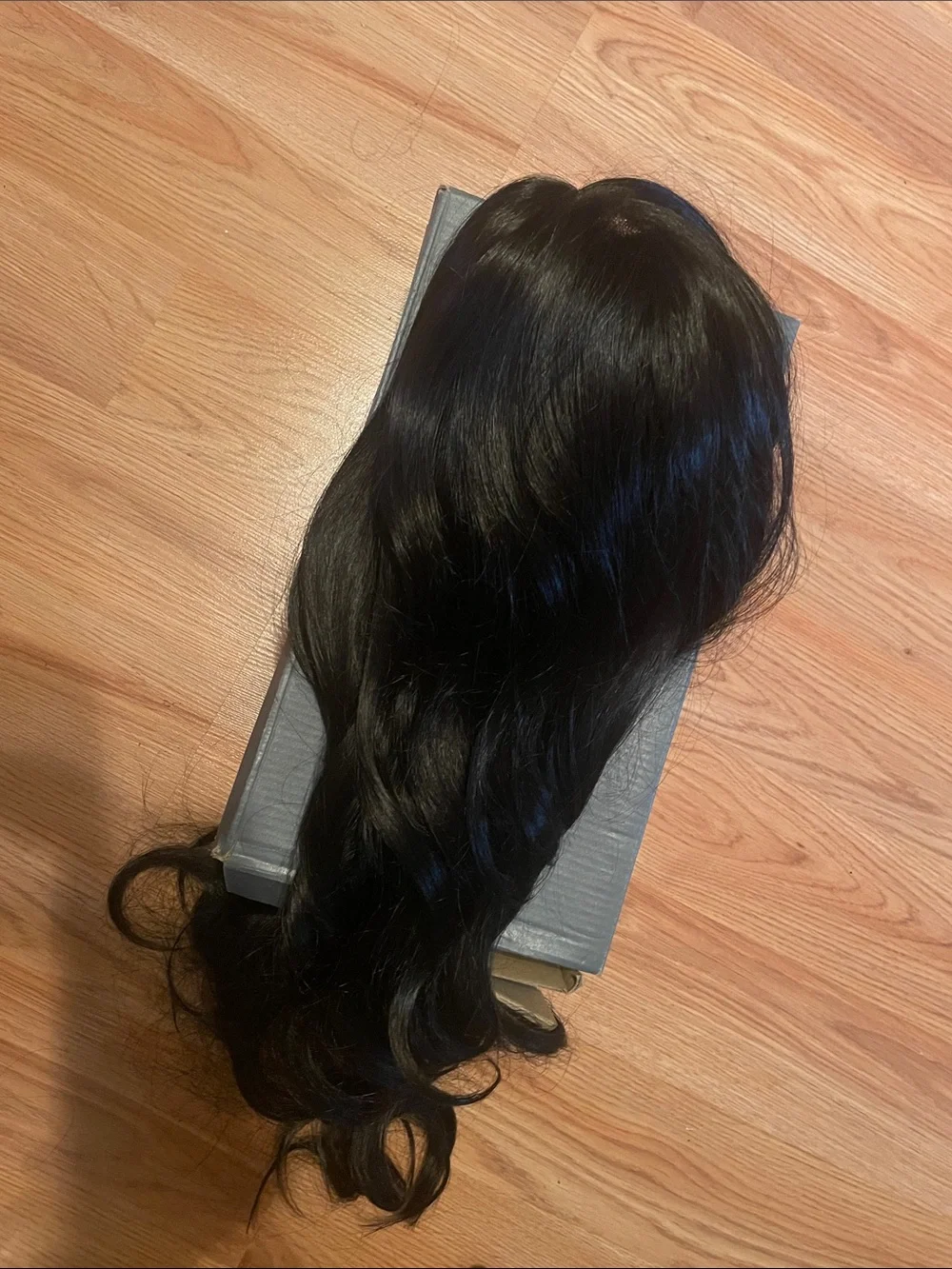 Natural Center-Part Black Synthetic Wig — Smooth Shine & Soft Waves